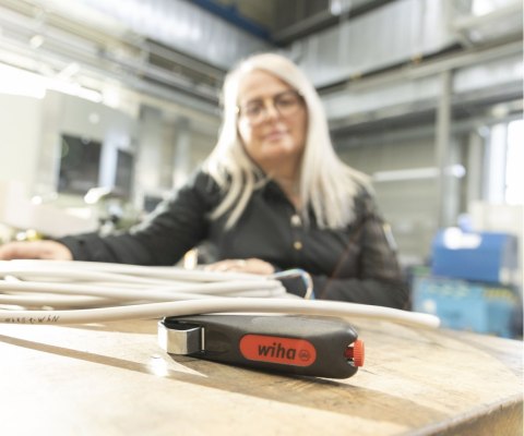 ŚCIĄGACZ IZOLACJI WH-KNIFE/44240 WIHA