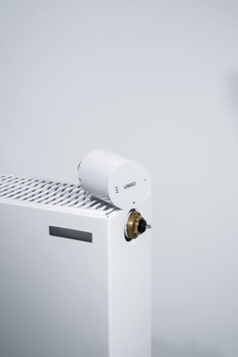 ENGO Controls Inteligentny zestaw ogrzewania Czarny (E25-BATB + ETRV-M30 + EPlug WiFi)