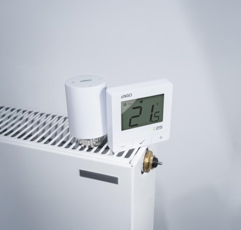 ENGO Controls Inteligentny zestaw ogrzewania Bieły (E25-BATW-4 + ETRV-M30)